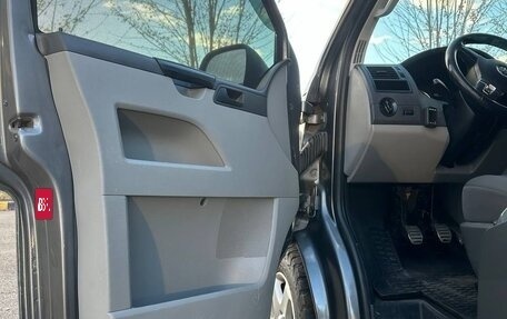 Volkswagen Caravelle T5, 2013 год, 2 550 000 рублей, 21 фотография