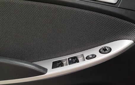 Hyundai Solaris II рестайлинг, 2012 год, 899 000 рублей, 19 фотография