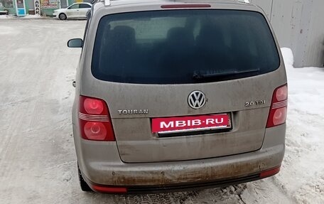 Volkswagen Touran III, 2008 год, 520 000 рублей, 2 фотография