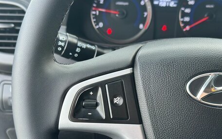 Hyundai Solaris II рестайлинг, 2011 год, 820 000 рублей, 12 фотография