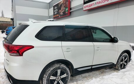 Mitsubishi Outlander III рестайлинг 3, 2018 год, 2 000 000 рублей, 1 фотография