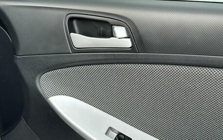 Hyundai Solaris II рестайлинг, 2011 год, 820 000 рублей, 19 фотография