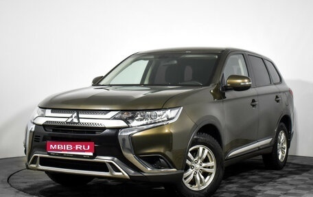 Mitsubishi Outlander III рестайлинг 3, 2018 год, 1 955 000 рублей, 1 фотография