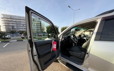 Toyota Land Cruiser Prado 150 рестайлинг 2, 2012 год, 2 400 000 рублей, 32 фотография