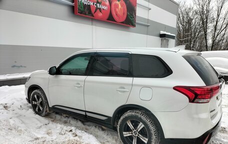 Mitsubishi Outlander III рестайлинг 3, 2018 год, 2 000 000 рублей, 4 фотография