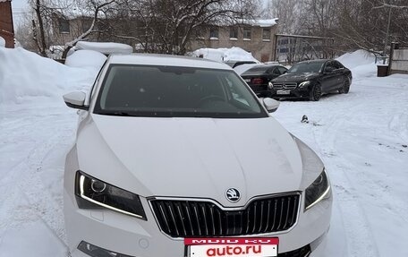 Skoda Superb III рестайлинг, 2018 год, 1 750 000 рублей, 4 фотография