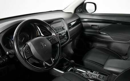 Mitsubishi Outlander III рестайлинг 3, 2018 год, 1 955 000 рублей, 9 фотография