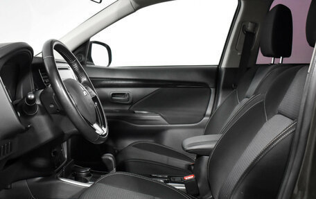 Mitsubishi Outlander III рестайлинг 3, 2018 год, 1 955 000 рублей, 11 фотография