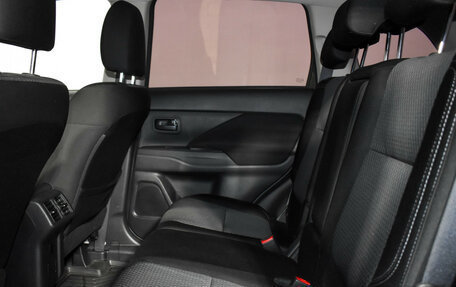 Mitsubishi Outlander III рестайлинг 3, 2018 год, 1 955 000 рублей, 12 фотография