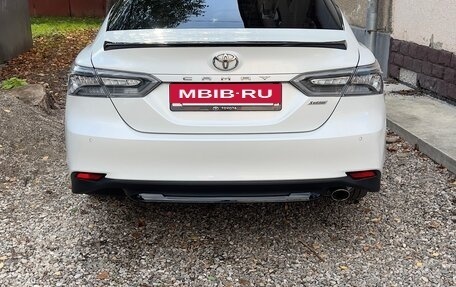 Toyota Camry, 2020 год, 3 300 000 рублей, 2 фотография