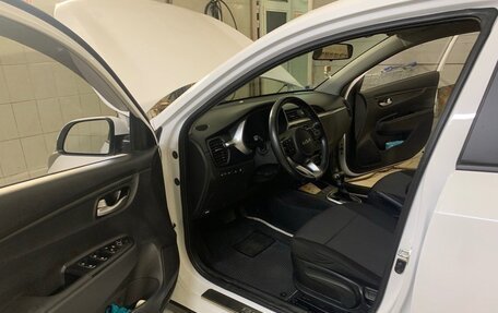 KIA Rio IV, 2021 год, 1 550 000 рублей, 3 фотография