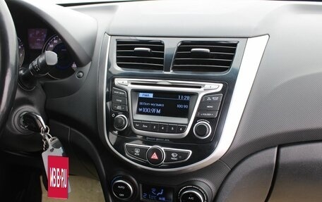 Hyundai Solaris II рестайлинг, 2015 год, 950 000 рублей, 17 фотография