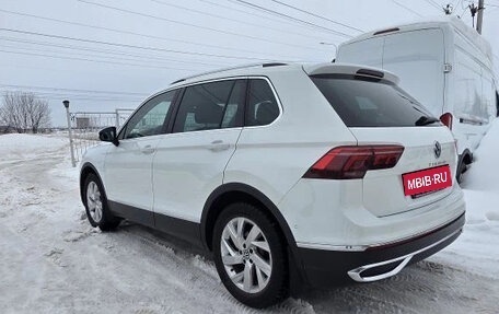 Volkswagen Tiguan II, 2022 год, 3 200 000 рублей, 4 фотография