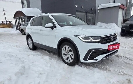 Volkswagen Tiguan II, 2022 год, 3 200 000 рублей, 2 фотография