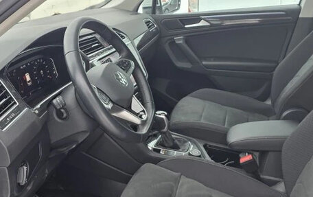 Volkswagen Tiguan II, 2022 год, 3 200 000 рублей, 8 фотография