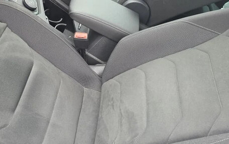 Volkswagen Tiguan II, 2022 год, 3 200 000 рублей, 12 фотография