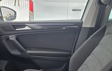 Volkswagen Tiguan II, 2022 год, 3 200 000 рублей, 11 фотография