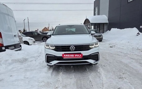 Volkswagen Tiguan II, 2022 год, 3 200 000 рублей, 7 фотография