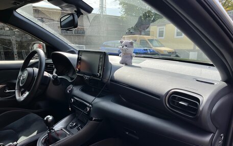 Toyota Yaris, 2021 год, 4 500 000 рублей, 11 фотография