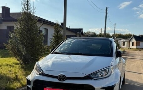 Toyota Yaris, 2021 год, 4 500 000 рублей, 2 фотография