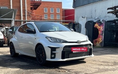 Toyota Yaris, 2021 год, 4 500 000 рублей, 8 фотография