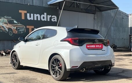 Toyota Yaris, 2021 год, 4 500 000 рублей, 5 фотография