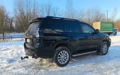 Toyota Land Cruiser Prado 150 рестайлинг 2, 2021 год, 4 997 000 рублей, 6 фотография