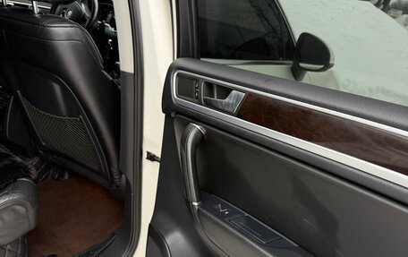 Volkswagen Touareg III, 2011 год, 2 300 000 рублей, 13 фотография