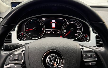 Volkswagen Touareg III, 2011 год, 2 300 000 рублей, 17 фотография