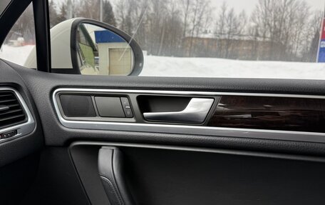 Volkswagen Touareg III, 2011 год, 2 300 000 рублей, 18 фотография