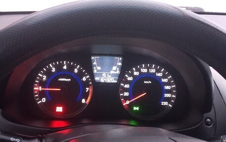 Hyundai Solaris II рестайлинг, 2012 год, 650 000 рублей, 5 фотография