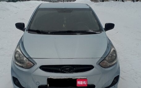 Hyundai Solaris II рестайлинг, 2012 год, 650 000 рублей, 1 фотография