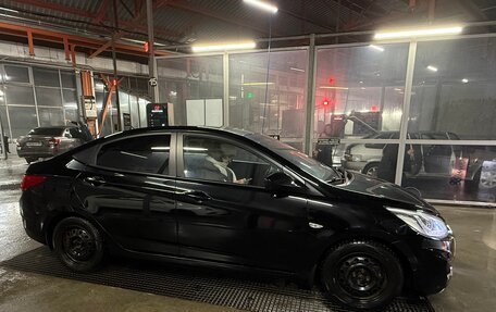 Hyundai Solaris II рестайлинг, 2013 год, 800 000 рублей, 8 фотография