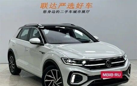 Volkswagen T-Roc I, 2023 год, 1 700 888 рублей, 3 фотография