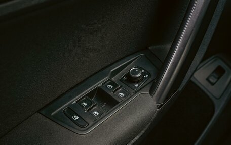 Volkswagen Tiguan II, 2017 год, 2 698 000 рублей, 18 фотография