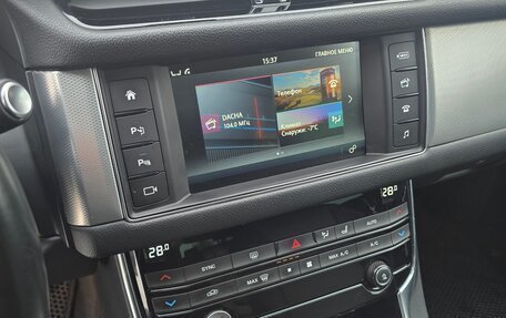 Jaguar XF II, 2016 год, 1 950 000 рублей, 13 фотография