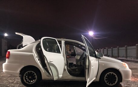 Toyota Platz, 2002 год, 385 000 рублей, 2 фотография