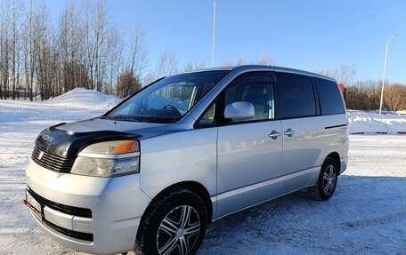 Toyota Voxy II, 2002 год, 780 000 рублей, 1 фотография