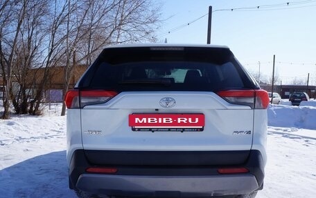 Toyota RAV4, 2021 год, 3 000 000 рублей, 5 фотография