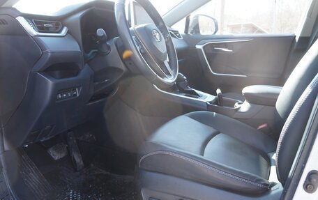 Toyota RAV4, 2021 год, 3 000 000 рублей, 13 фотография