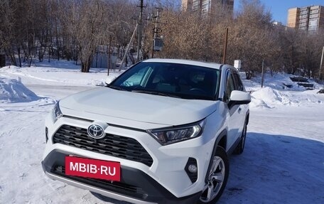Toyota RAV4, 2021 год, 3 000 000 рублей, 8 фотография