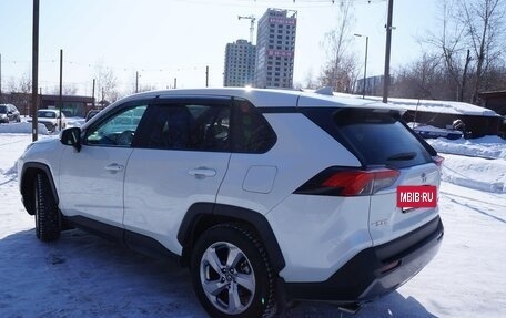 Toyota RAV4, 2021 год, 3 000 000 рублей, 6 фотография