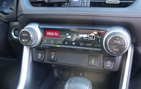 Toyota RAV4, 2021 год, 3 000 000 рублей, 17 фотография