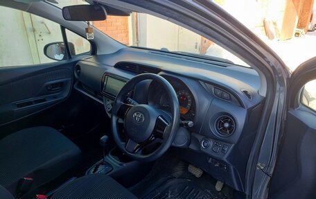 Toyota Vitz, 2017 год, 985 000 рублей, 10 фотография