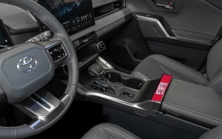 Toyota RAV4, 2025 год, 5 000 000 рублей, 14 фотография