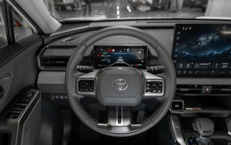 Toyota RAV4, 2025 год, 4 900 000 рублей, 11 фотография