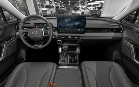 Toyota RAV4, 2025 год, 4 900 000 рублей, 8 фотография