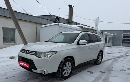 Mitsubishi Outlander III рестайлинг 3, 2013 год, 1 350 000 рублей, 1 фотография