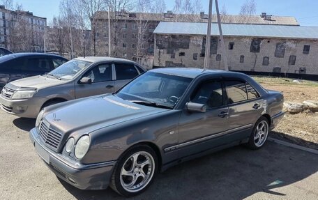 Mercedes-Benz E-Класс, 1998 год, 385 000 рублей, 1 фотография