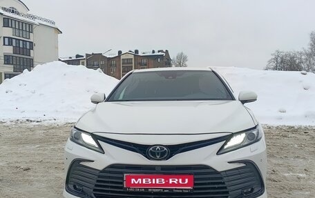 Toyota Camry, 2018 год, 2 300 000 рублей, 1 фотография